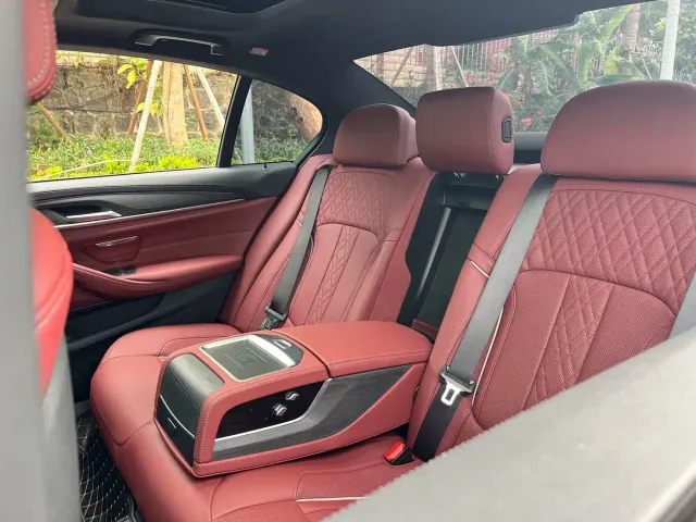 BMW 5 Series — Фото автомобиля 12