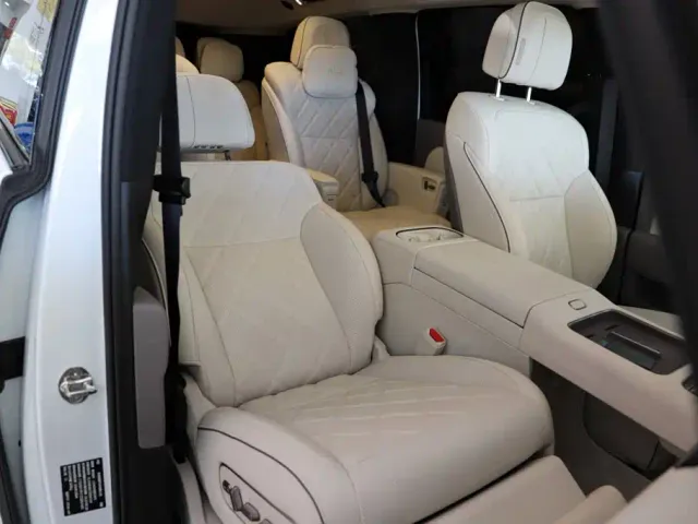 Li Auto MEGA — Фото автомобиля 20