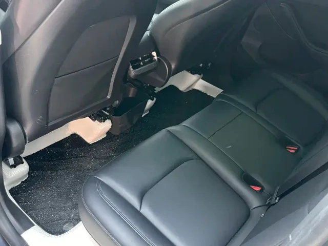 Tesla Model Y — Фото автомобиля 12