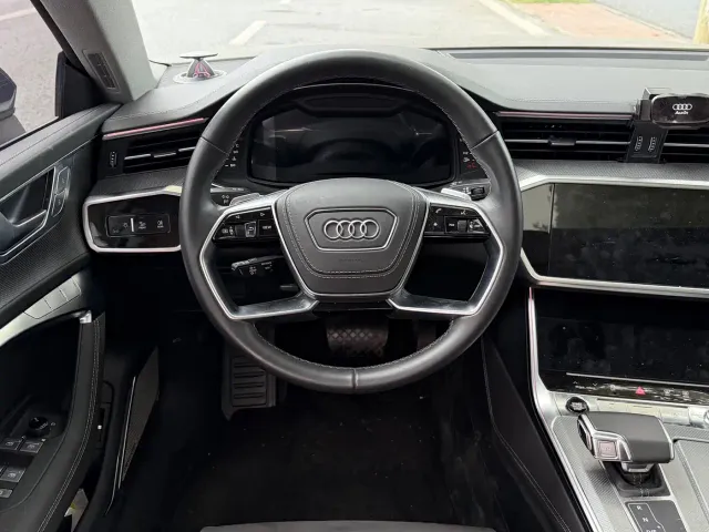 Audi A7L — Фото автомобиля 10