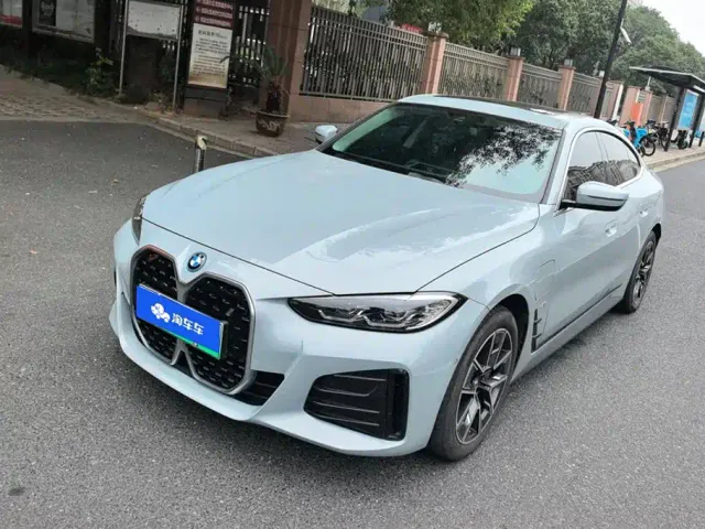 Фотография автомобиля — BMW i4