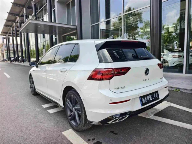 Volkswagen Golf — Фото автомобиля 21