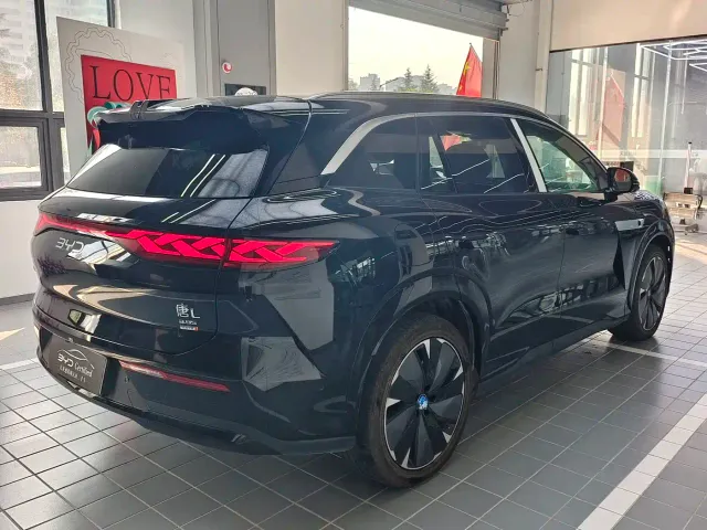 BYD Tang L — Фото автомобиля 10