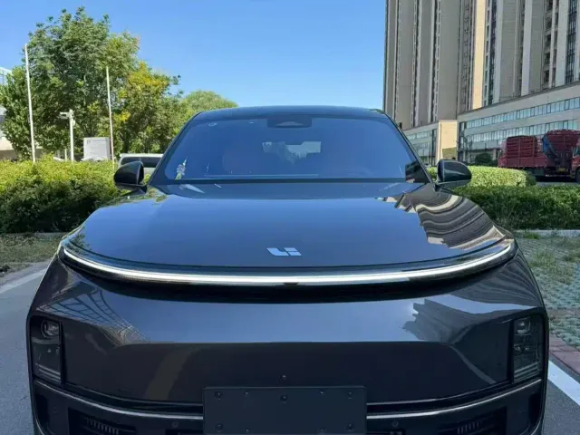 Li Auto L8 — Фото автомобиля 2