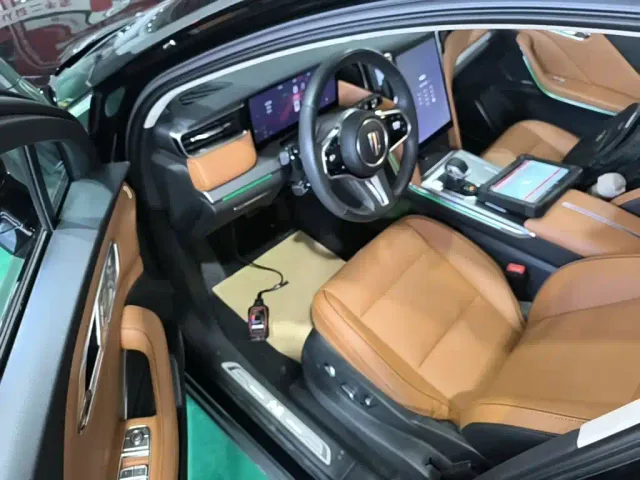 Hongqi HS7 PHEV — Фото автомобиля 15