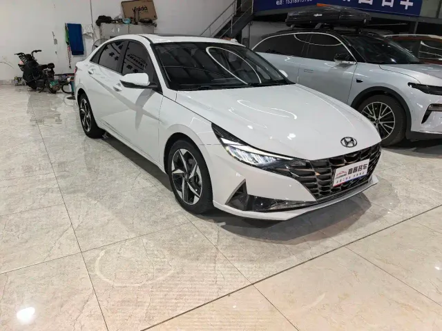 Hyundai Elantra — Фото автомобиля 16