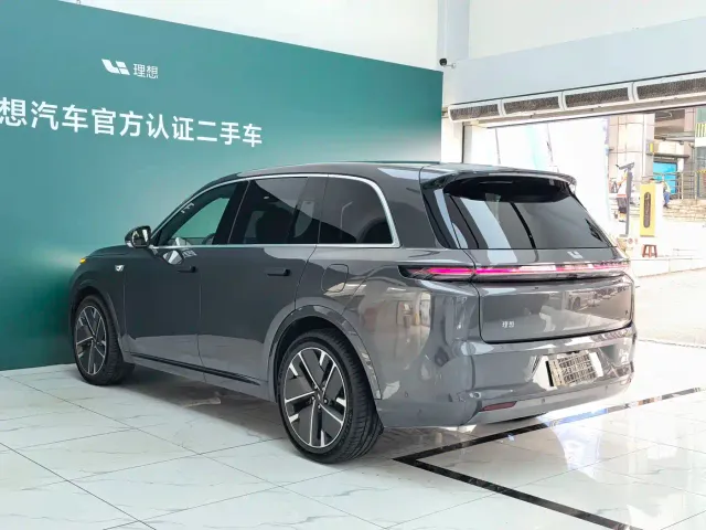 Li Auto L8 — Фото автомобиля 16