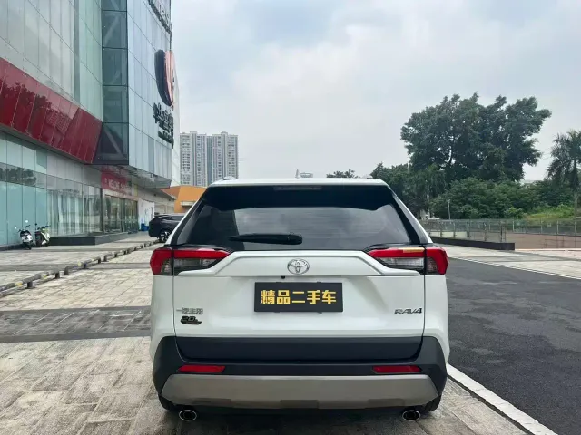 Toyota RAV4 — Фото автомобиля 18