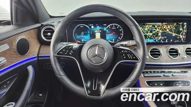 Mercedes-Benz E-Class — Фото автомобиля 13