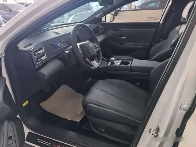 BYD Qin L — Фото автомобиля 13
