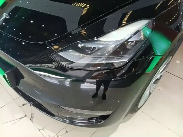 Tesla Model Y — Фото автомобиля 23
