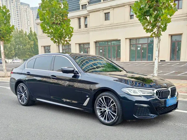 BMW 5 Series — Фото автомобиля 3