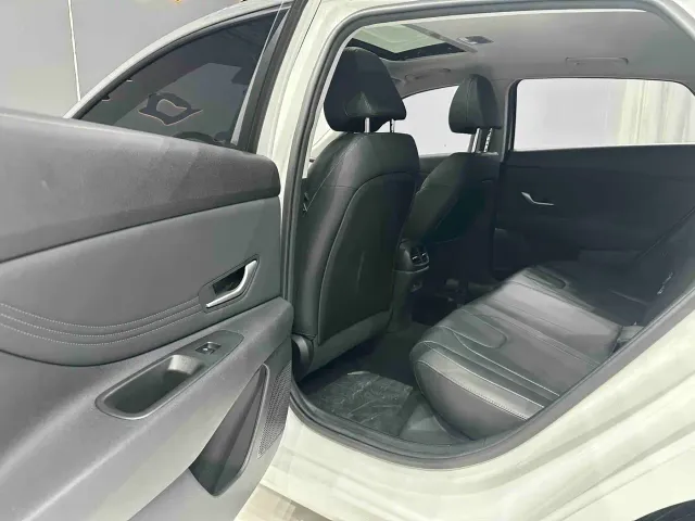 Hyundai Elantra — Фото автомобиля 16