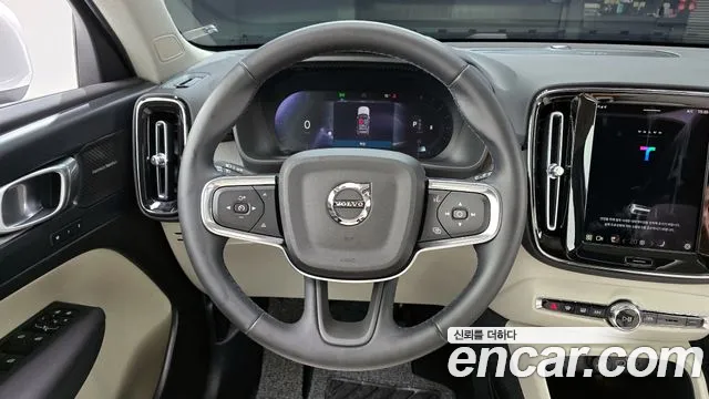Volvo XC40 — Фото автомобиля 14