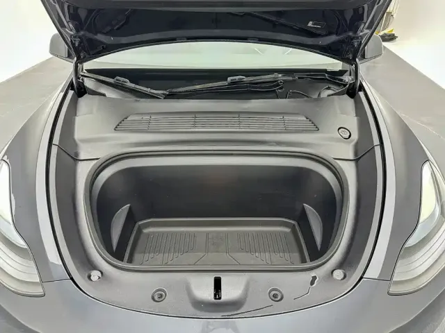 Tesla Model Y — Фото автомобиля 26