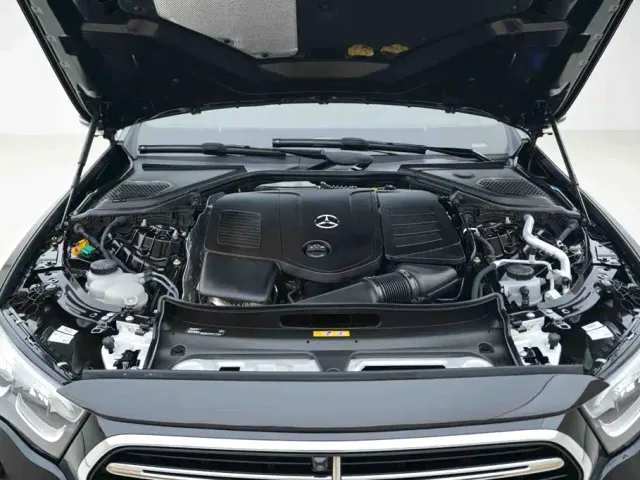 Mercedes-Benz E-Class — Фото автомобиля 6