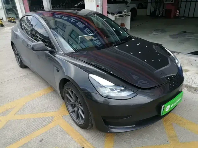 Tesla Model 3 — Фото автомобиля 3