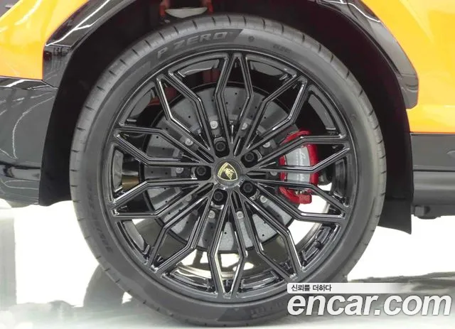 Lamborghini Urus — Фото автомобиля 9