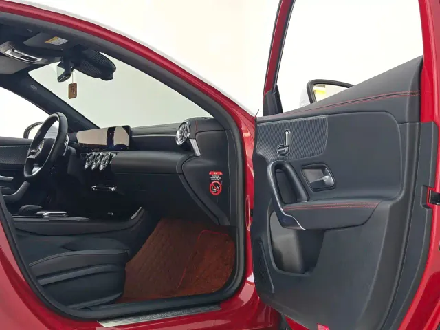 Mercedes-Benz A-Class — Фото автомобиля 14