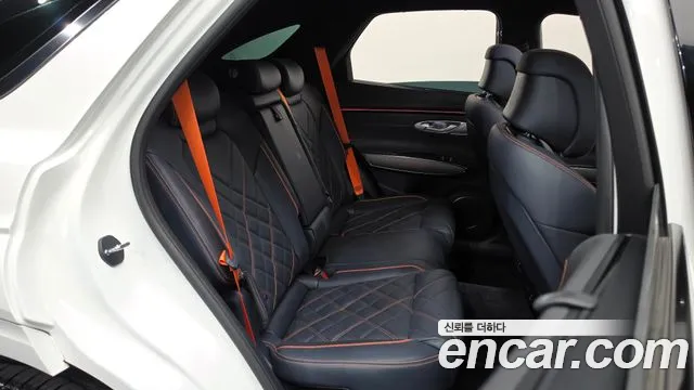 Genesis GV70 — Фото автомобиля 16