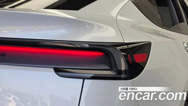 Tesla Model Y — Фото автомобиля 8