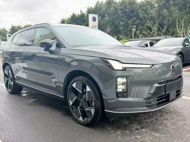 Volvo XC70 Plug-in Hybrid — Фото автомобиля 3