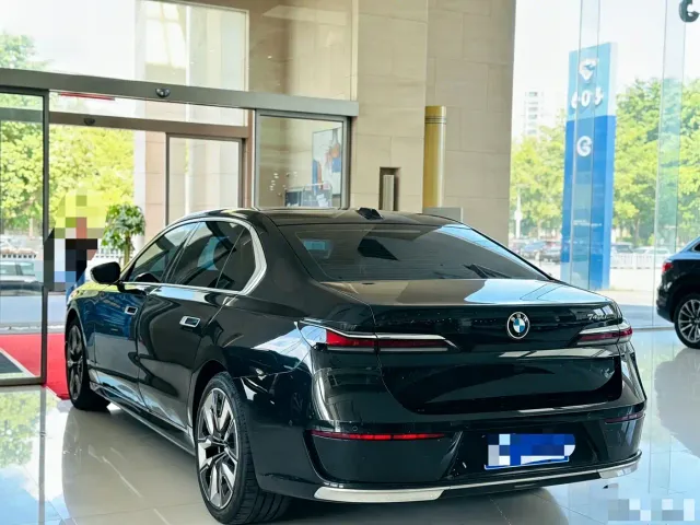 BMW 7 Series — Фото автомобиля 7