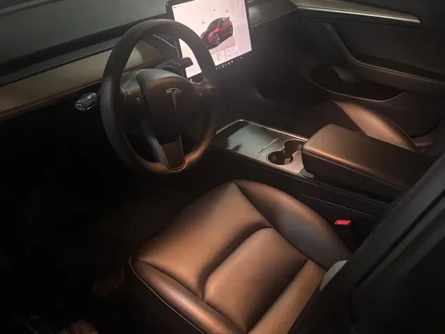 Tesla Model 3 — Фото автомобиля 5