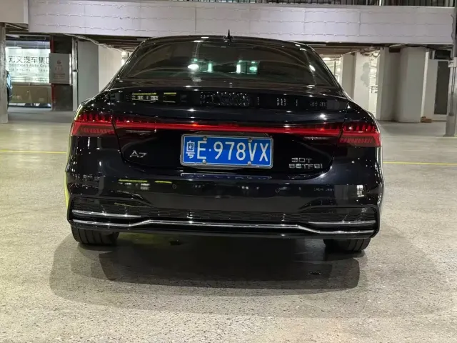 Audi A7L — Фото автомобиля 8