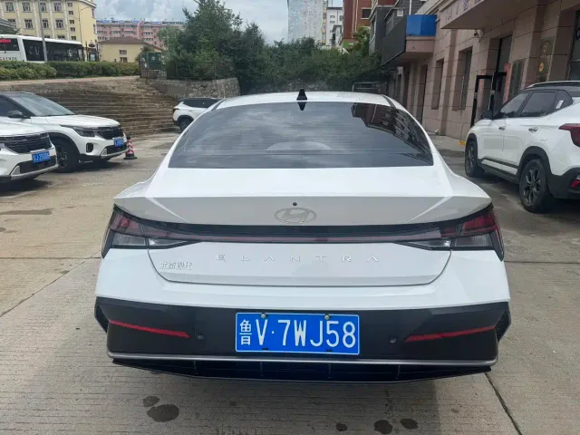 Hyundai Elantra — Фото автомобиля 5