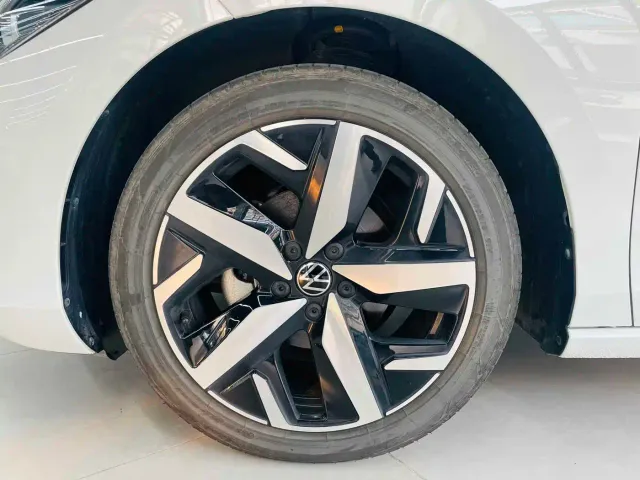 Volkswagen Lamando — Фото автомобиля 3