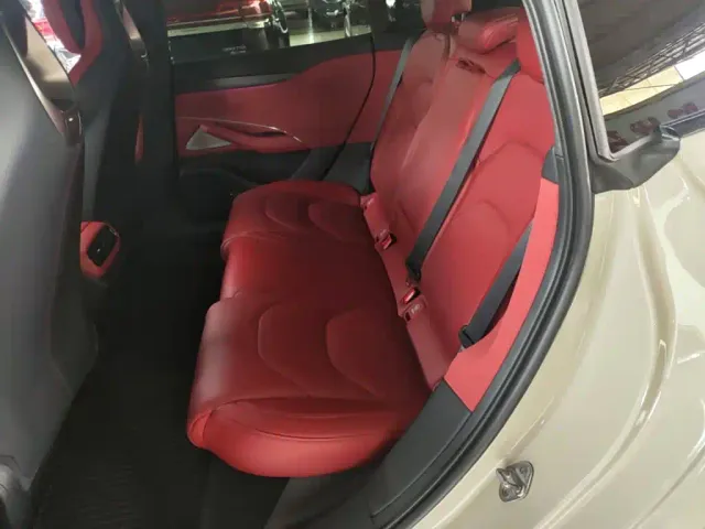 Xiaomi SU7 — Фото автомобиля 16