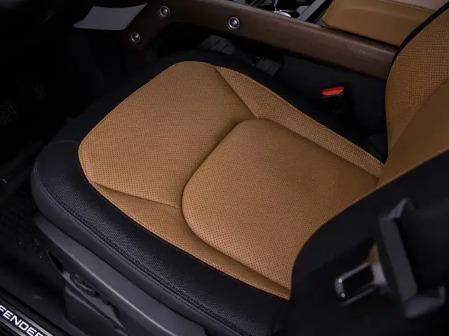 Land Rover Defender — Фото автомобиля 16