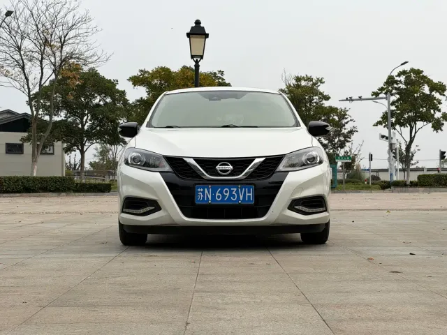 Nissan Tiida — Фото автомобиля 2