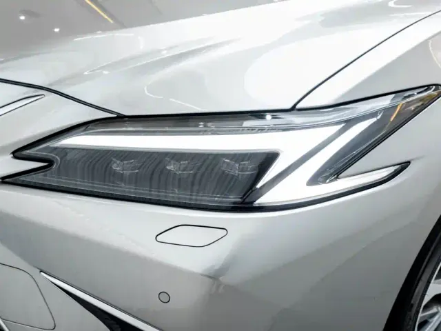 Lexus ES — Фото автомобиля 8