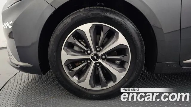 Kia K8 Hybrid — Фото автомобиля 5