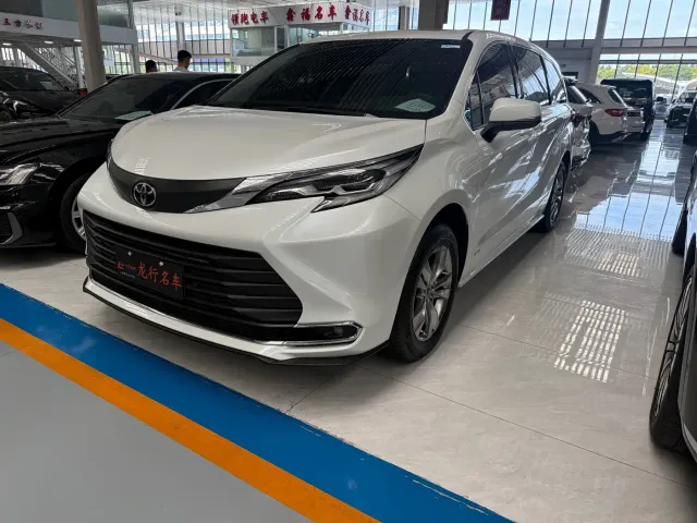 Toyota Sienna — Фото автомобиля 2
