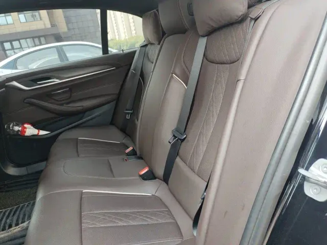 BMW 5 Series — Фото автомобиля 18