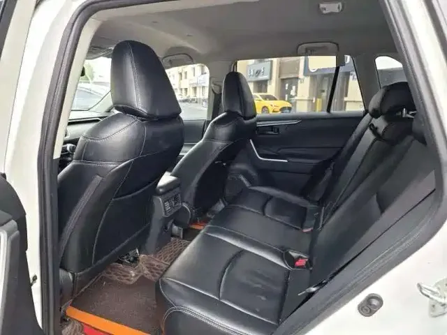Toyota RAV4 — Фото автомобиля 6