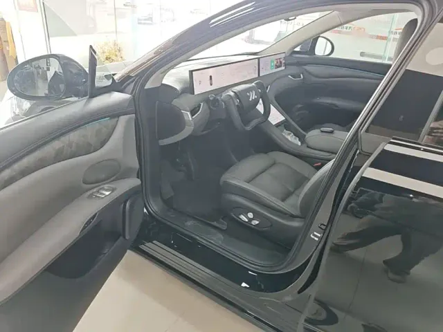 IM Motors LS6 — Фото автомобиля 15