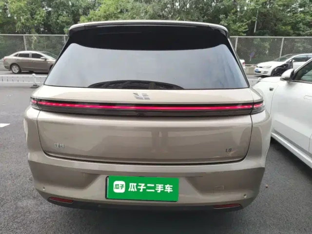 Li Auto L8 — Фото автомобиля 5