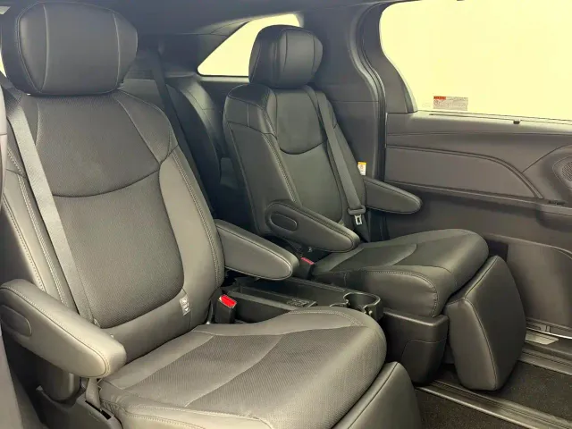Toyota Sienna — Фото автомобиля 6