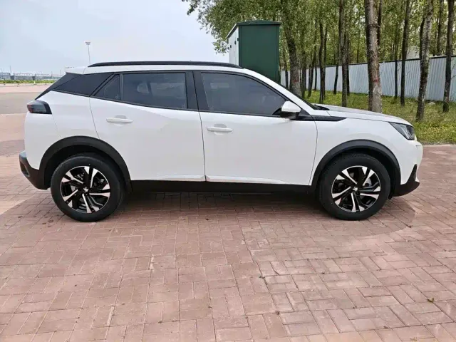 Peugeot 2008 — Фото автомобиля 4
