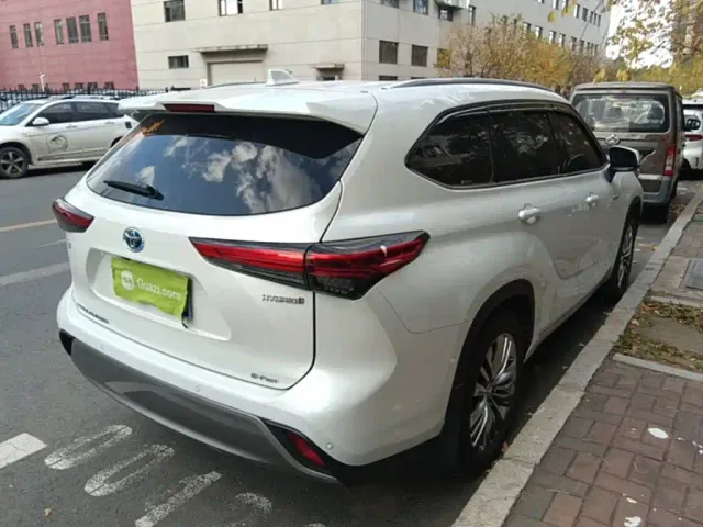Toyota Highlander — Фото автомобиля 6