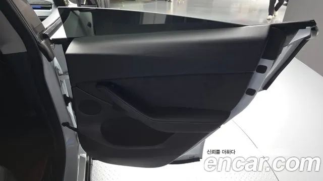Tesla Model Y — Фото автомобиля 25