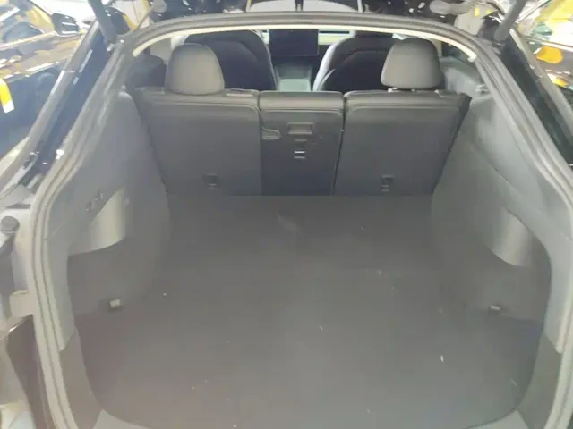 Tesla Model Y — Фото автомобиля 18
