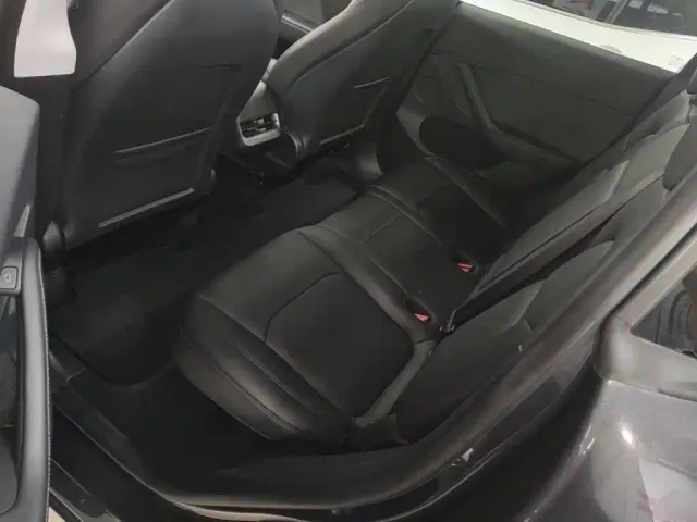 Tesla Model Y — Фото автомобиля 16