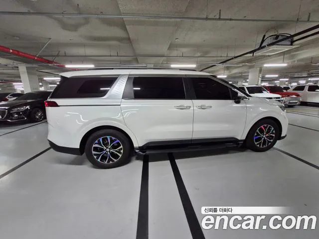 Kia Carnival Generation 4 — Фото автомобиля 6