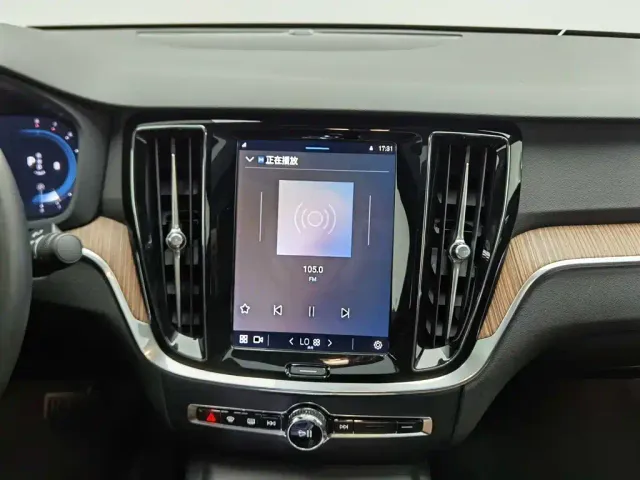 Volvo S60 — Фото автомобиля 12