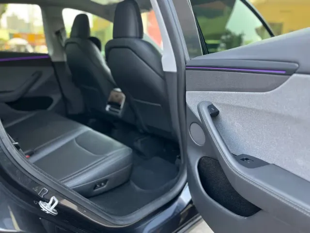 Tesla Model Y — Фото автомобиля 12